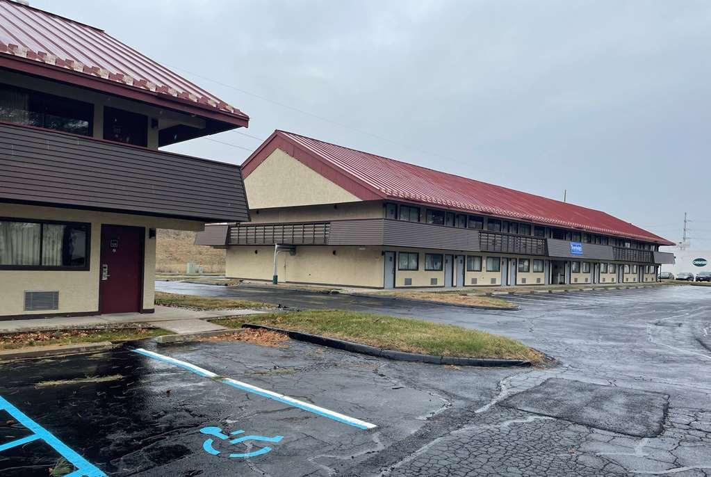 Baymont By Wyndham - Toledo Hotel